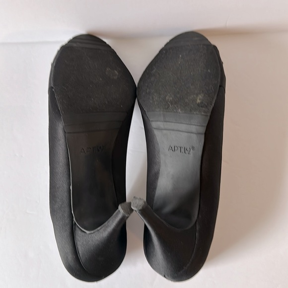 Apt. 9 Black Satin Fabric High Heels Open Toe Fan Detail 3 1/2 inch heel - Picture 8 of 9